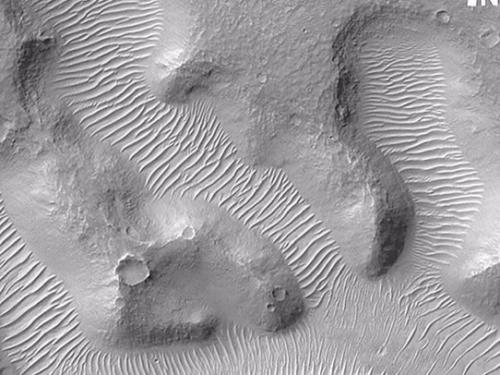 Traverse Aeolian Ridges on Mars
